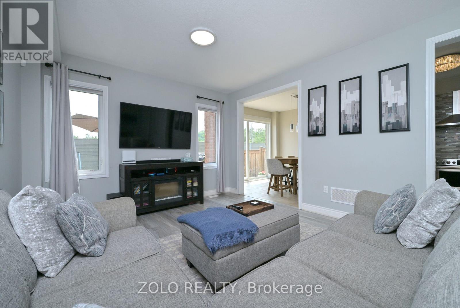 Photo 3 of 69 Walker Boulevard, New Tecumseth ON