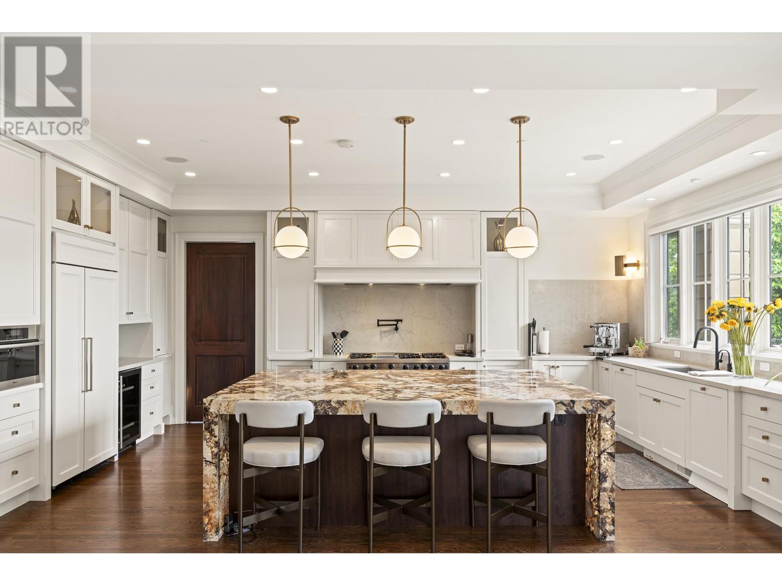 Photo 12 of 1075 Groveland Road, West Vancouver BC