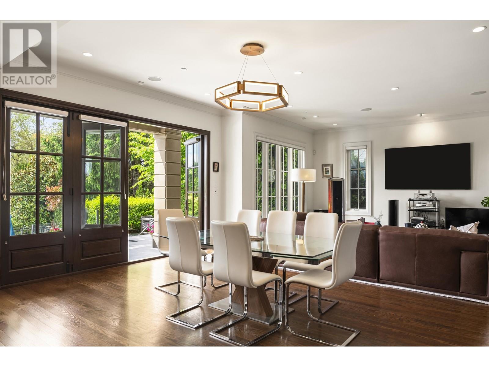 Photo 13 of 1075 Groveland Road, West Vancouver BC