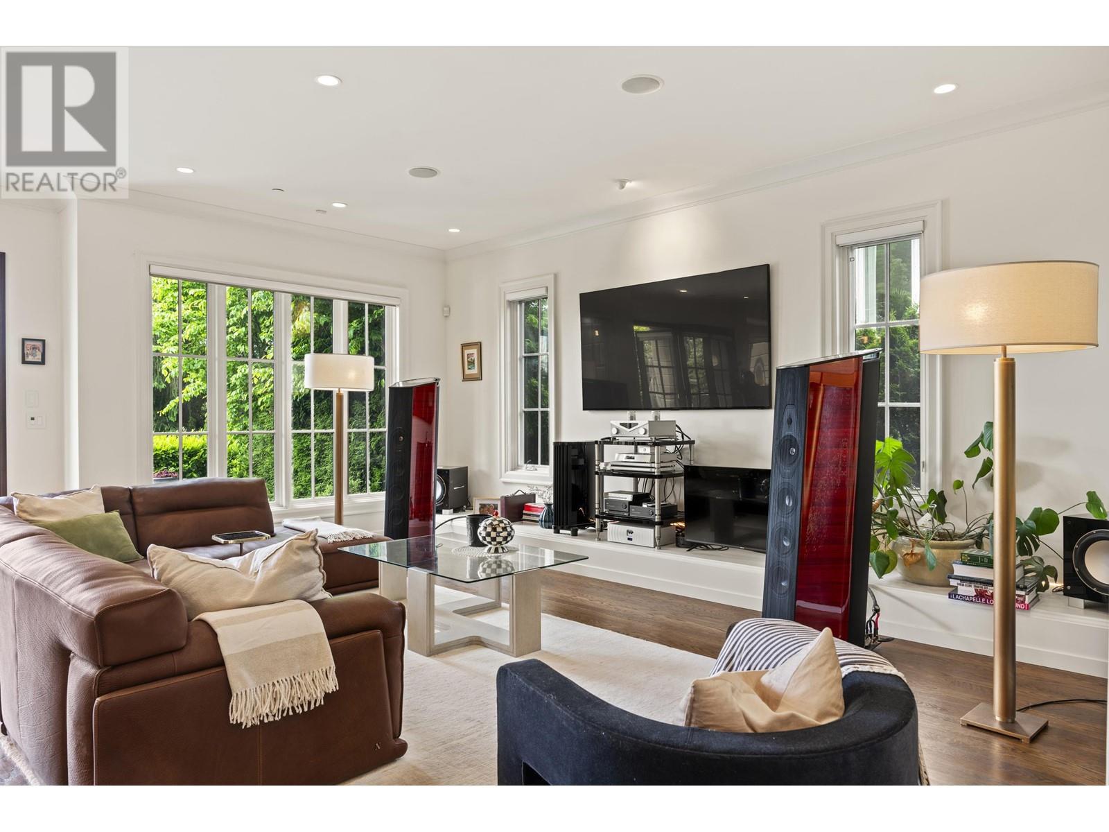 Photo 18 of 1075 Groveland Road, West Vancouver BC
