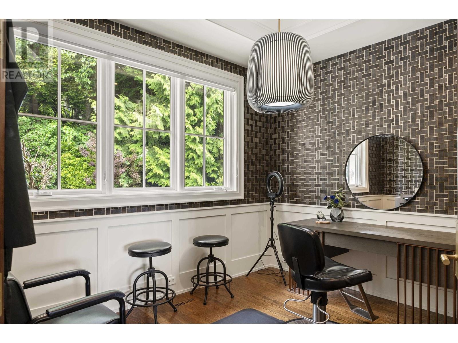 Photo 31 of 1075 Groveland Road, West Vancouver BC