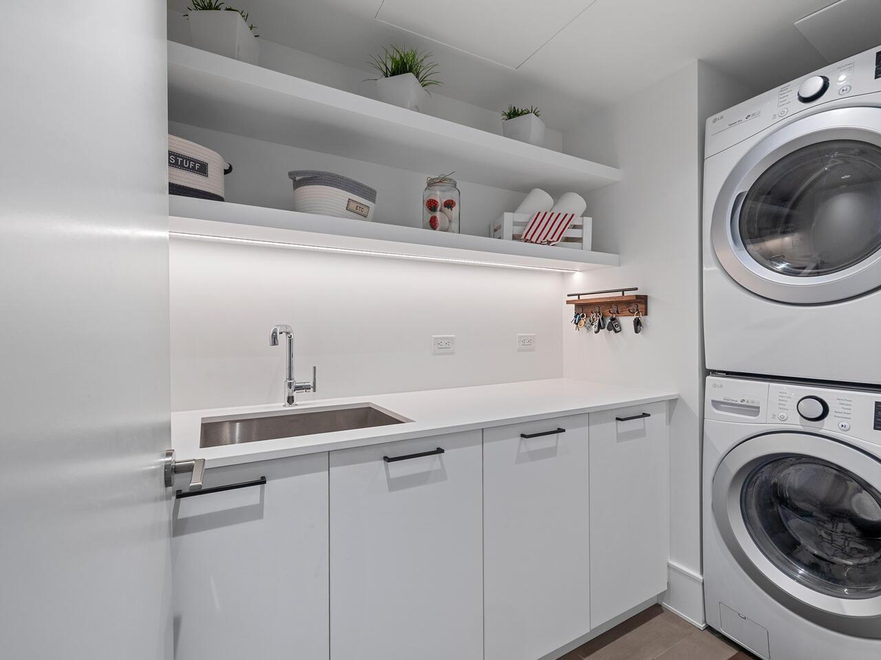 901 1500 MARTIN STREET, White Rock