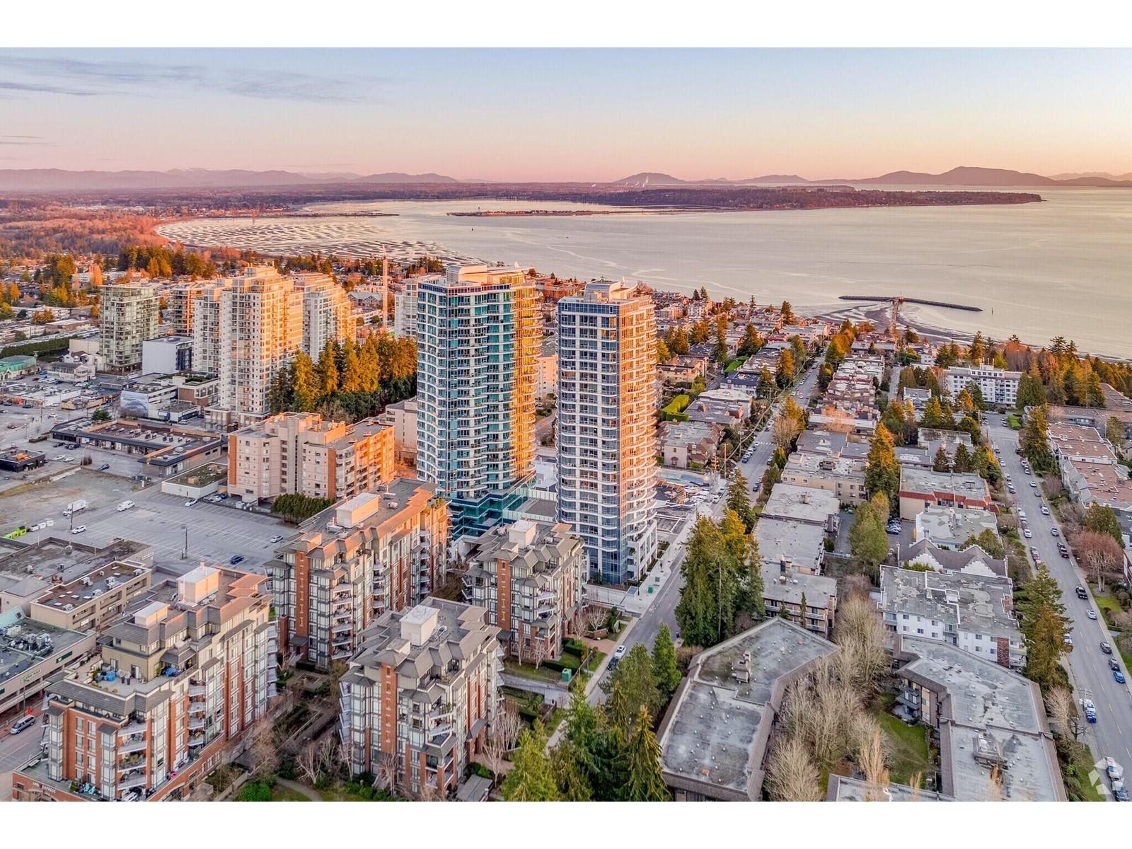 901 1500 MARTIN STREET, White Rock