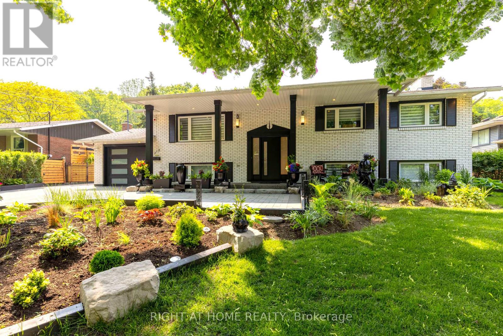 212 LOCKHART DRIVE - 2