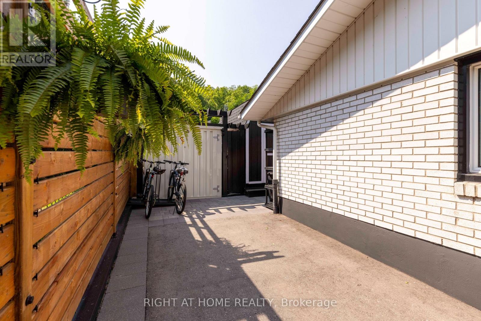 212 LOCKHART DRIVE - 25