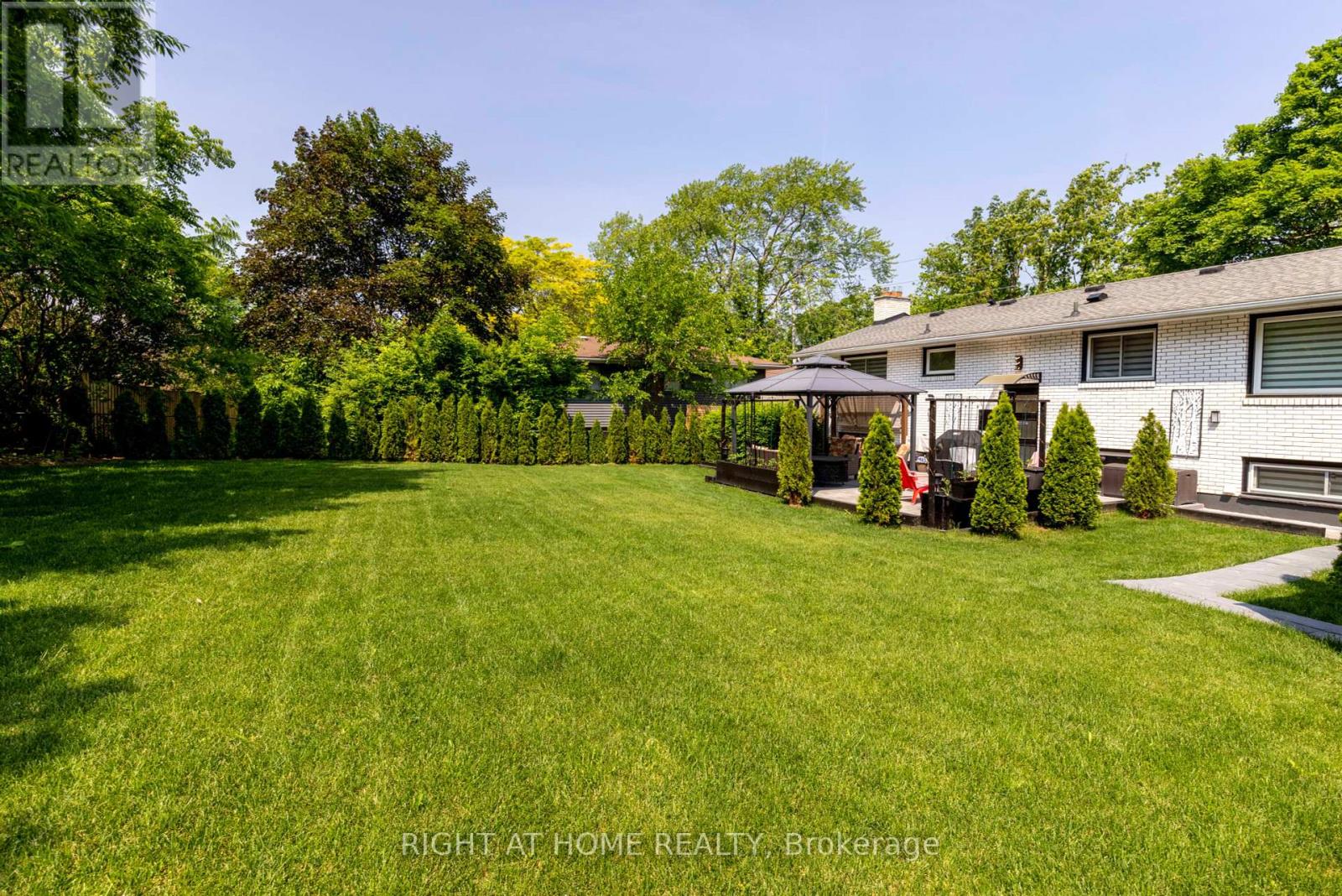 212 LOCKHART DRIVE - 29
