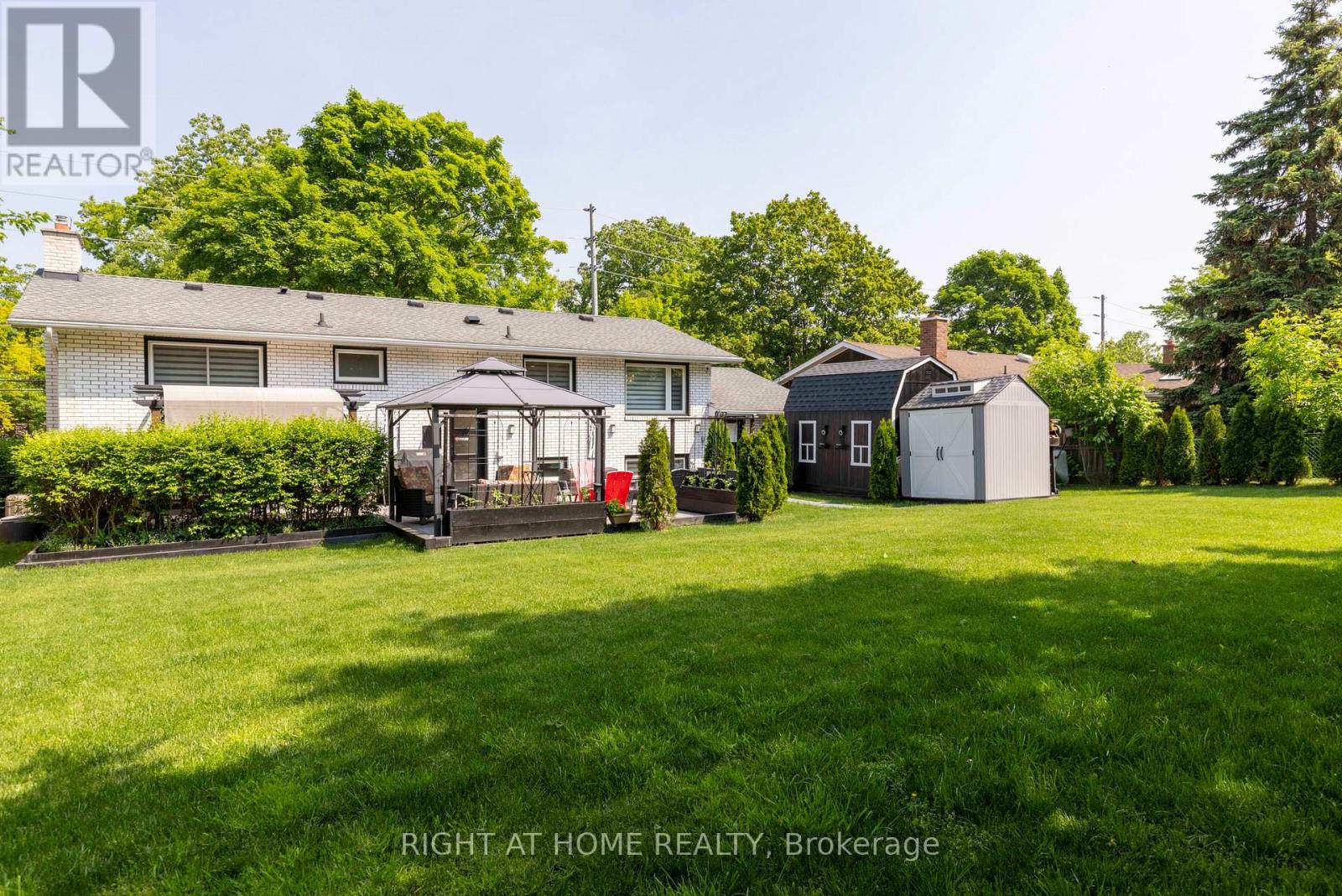 212 LOCKHART DRIVE - 30