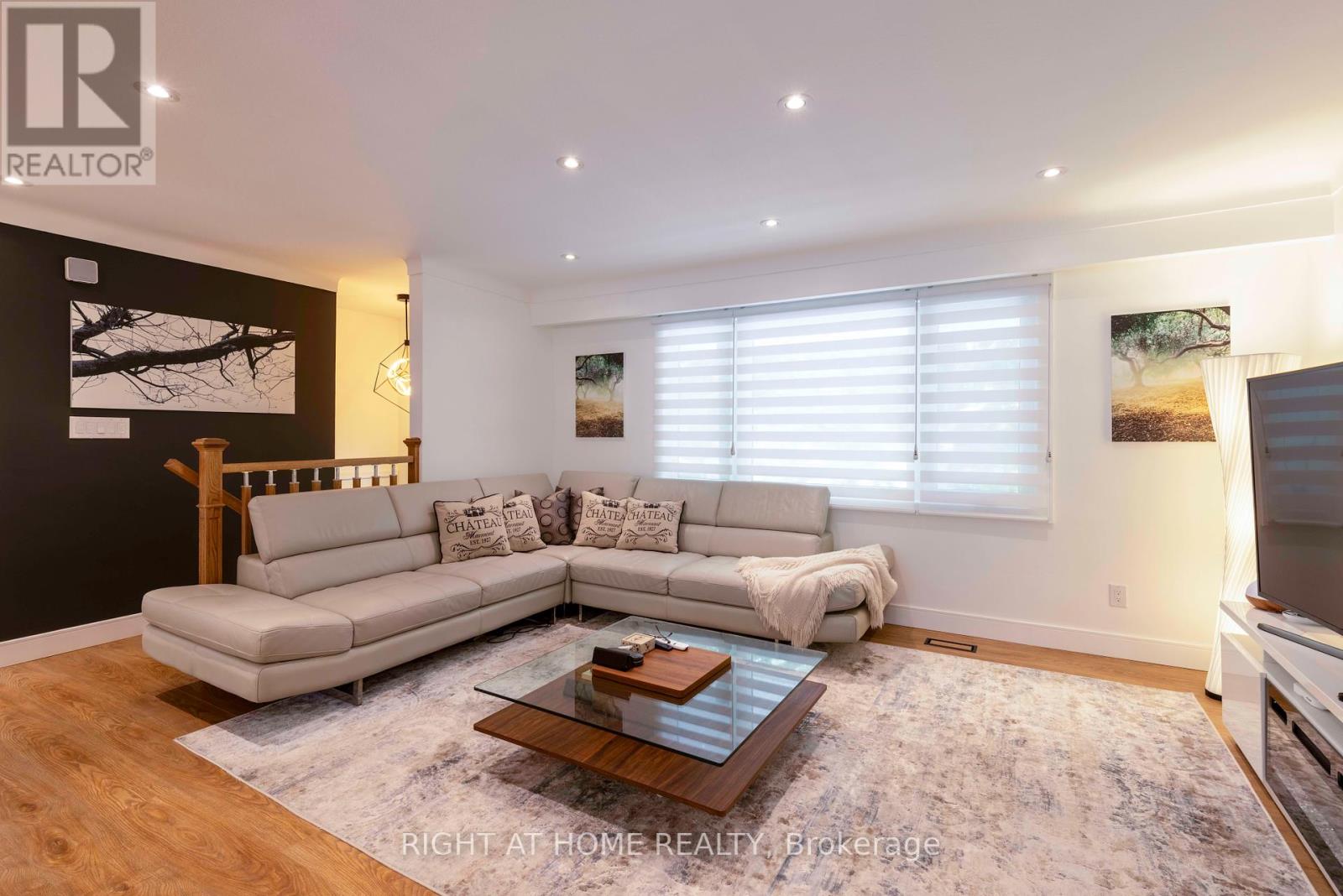 212 LOCKHART DRIVE - 5