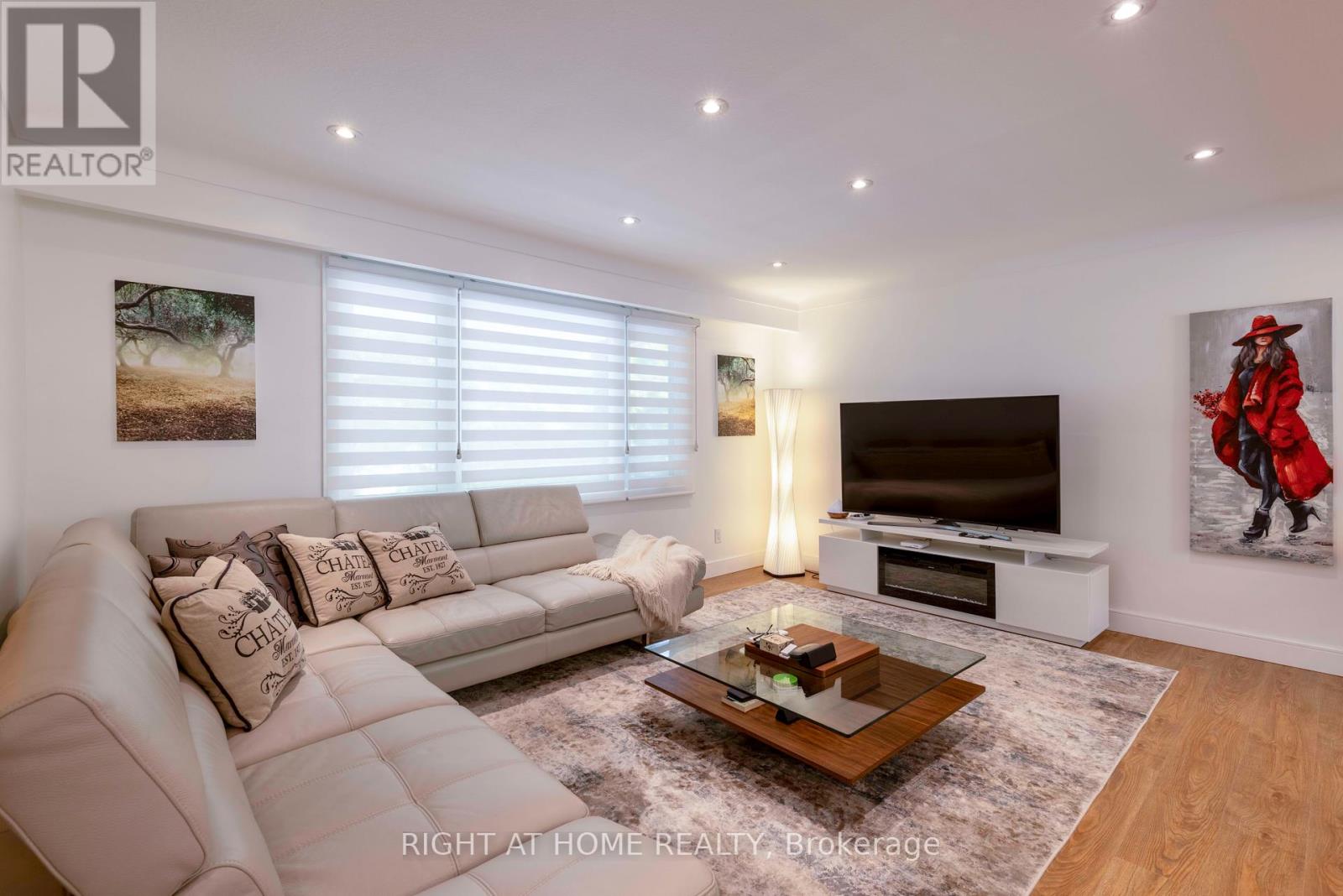 212 LOCKHART DRIVE - 6