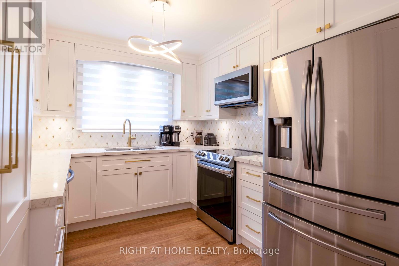 212 LOCKHART DRIVE - 9
