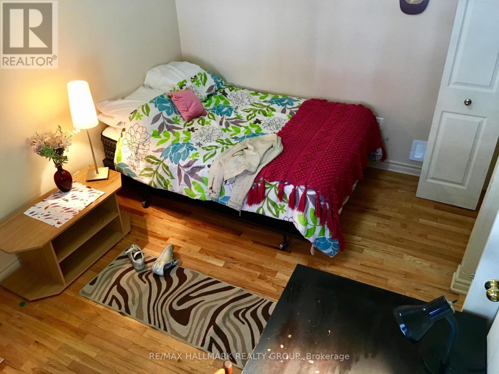 https://ddfcdn.realtor.ca/listing/TS638847578349870000/reb76/highres/1/x12200931_15.jpg