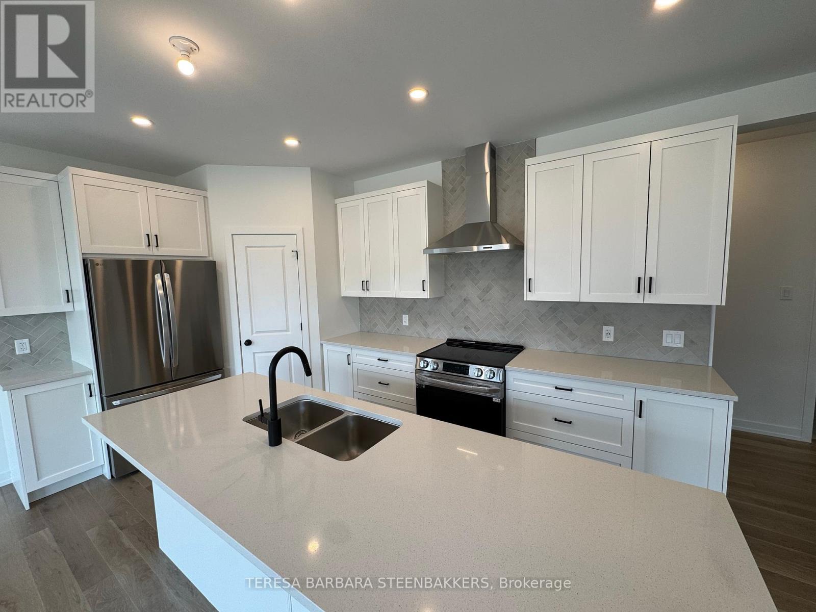 Photo 10 of 783 Kenny Gordon Avenue, Ottawa ON