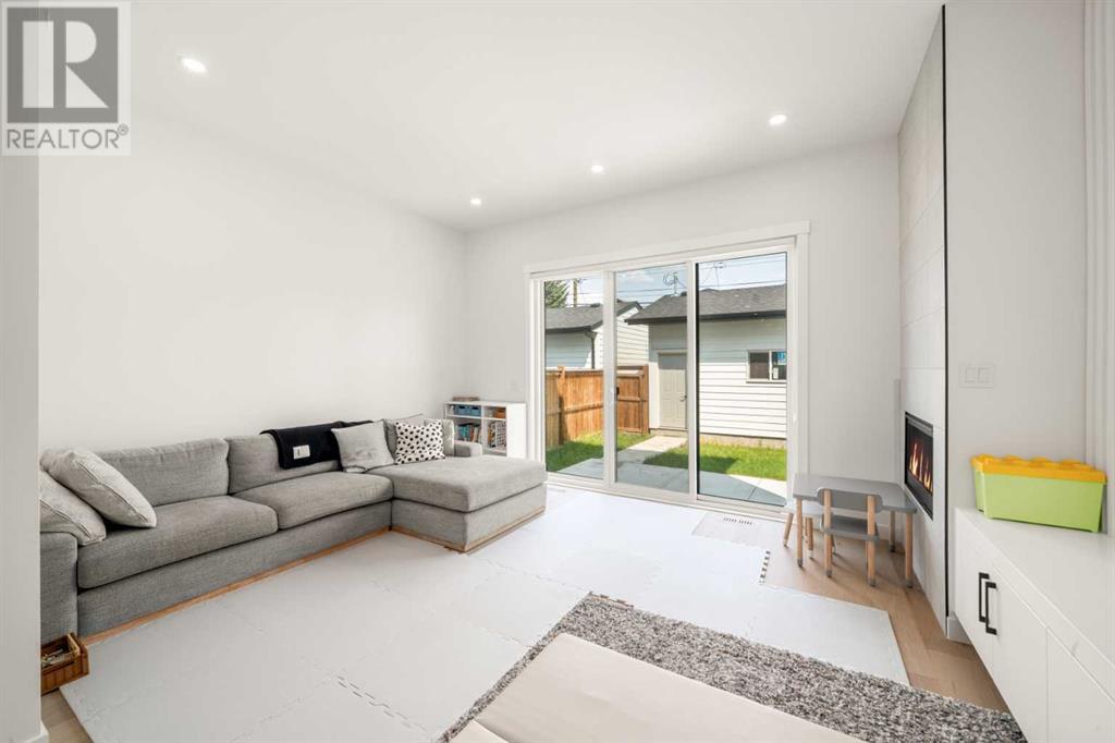 Photo 9 of 1828 18 Avenue Nw, Calgary AB