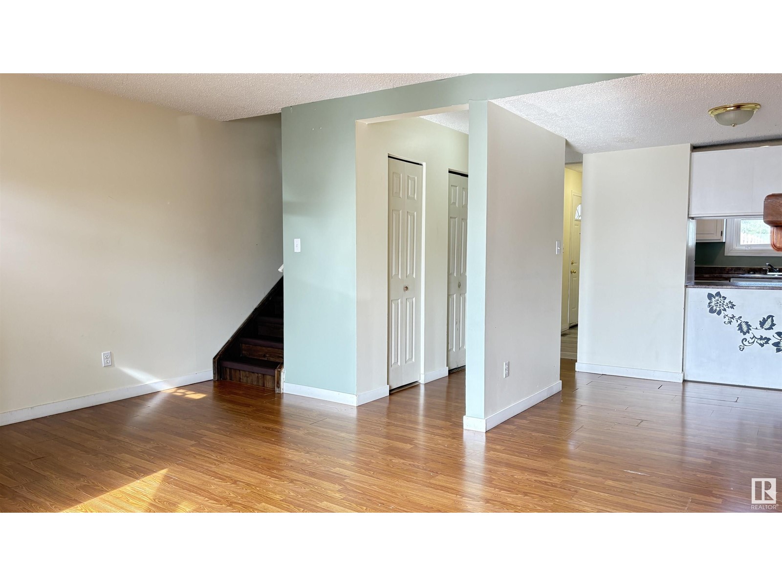 Photo 9 of 10427 24 Av Nw, Edmonton AB