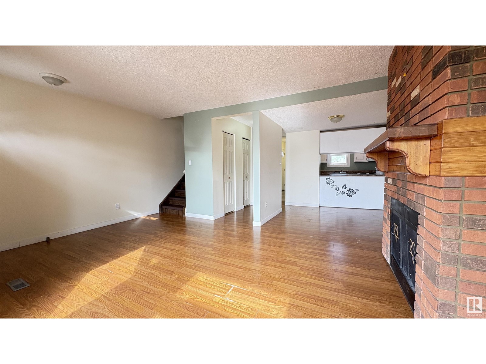 Photo 7 of 10427 24 Av Nw, Edmonton AB