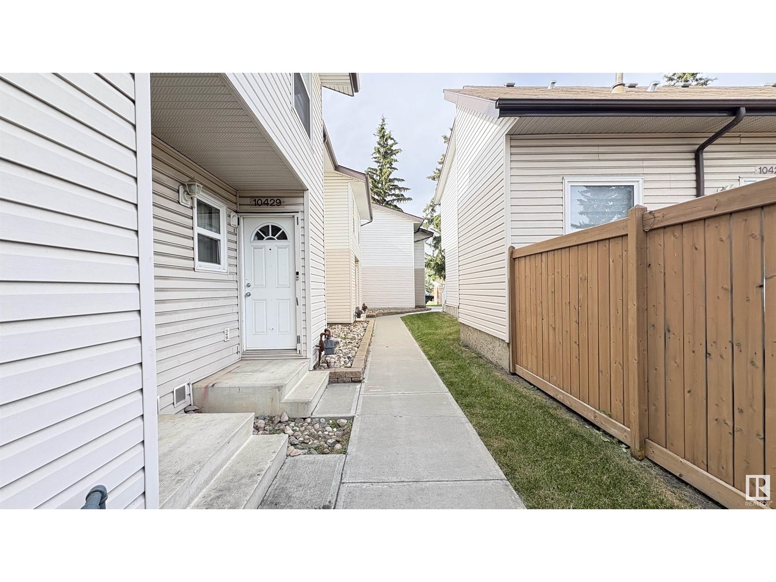 Photo 24 of 10427 24 Av Nw, Edmonton AB
