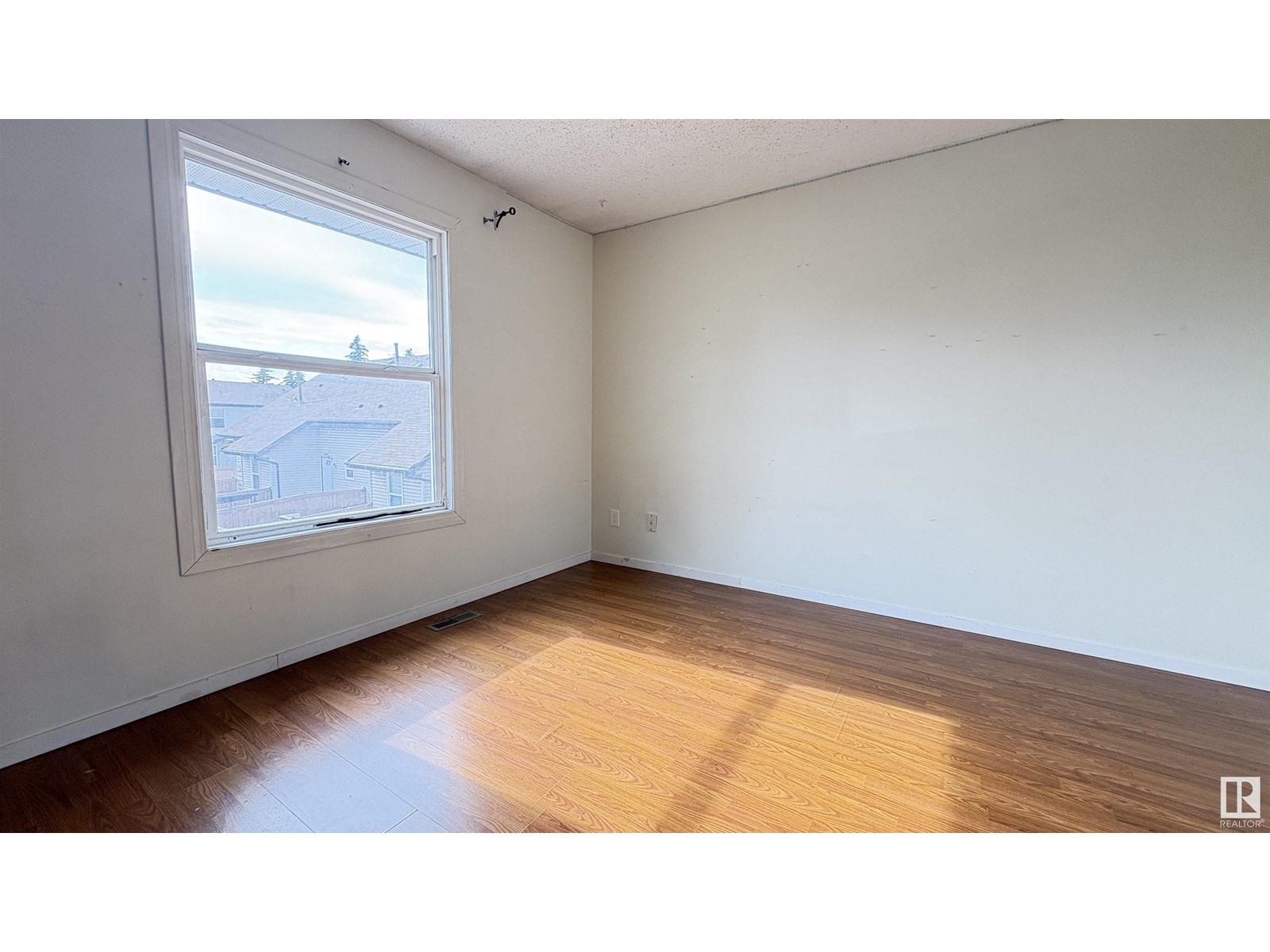 Photo 18 of 10427 24 Av Nw, Edmonton AB