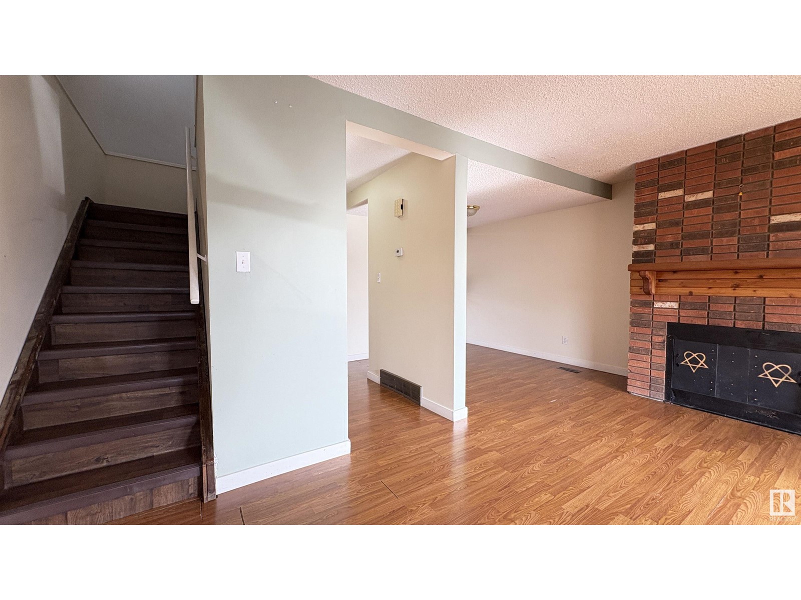 Photo 13 of 10427 24 Av Nw, Edmonton AB
