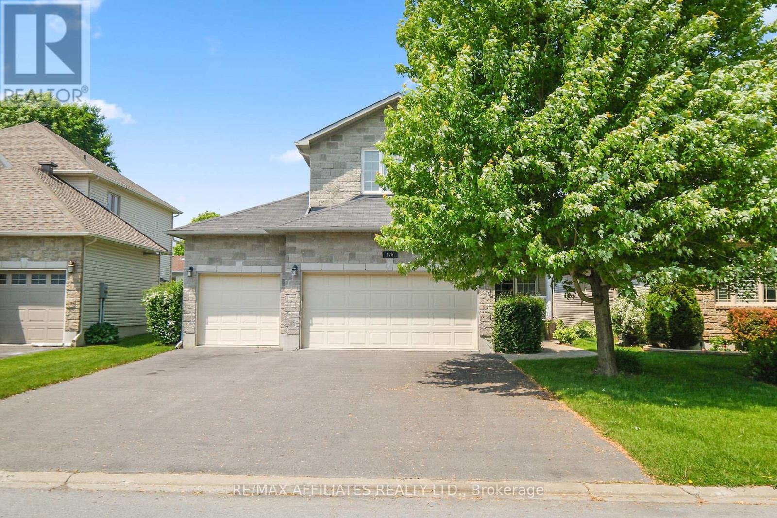 Welcome to 176 Topaze Cres with 3 car garage!