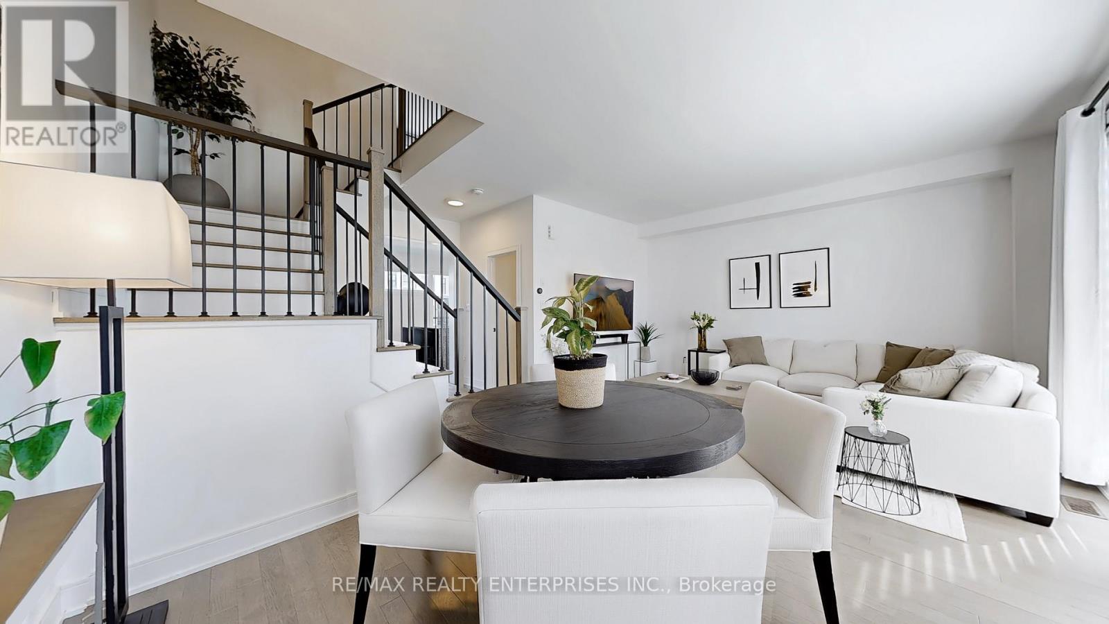 Photo 5 of 2497 Littlefield Crescent, Oakville ON