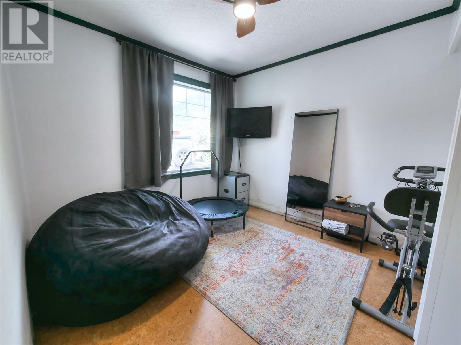 705 Glendale Avenue, Salmo