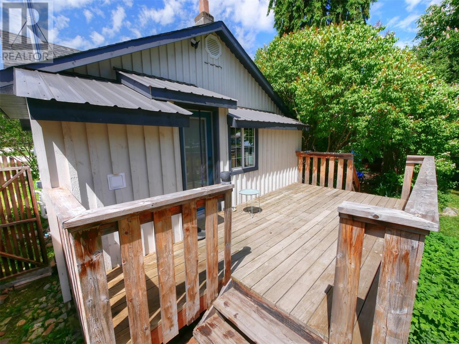 705 Glendale Avenue, Salmo
