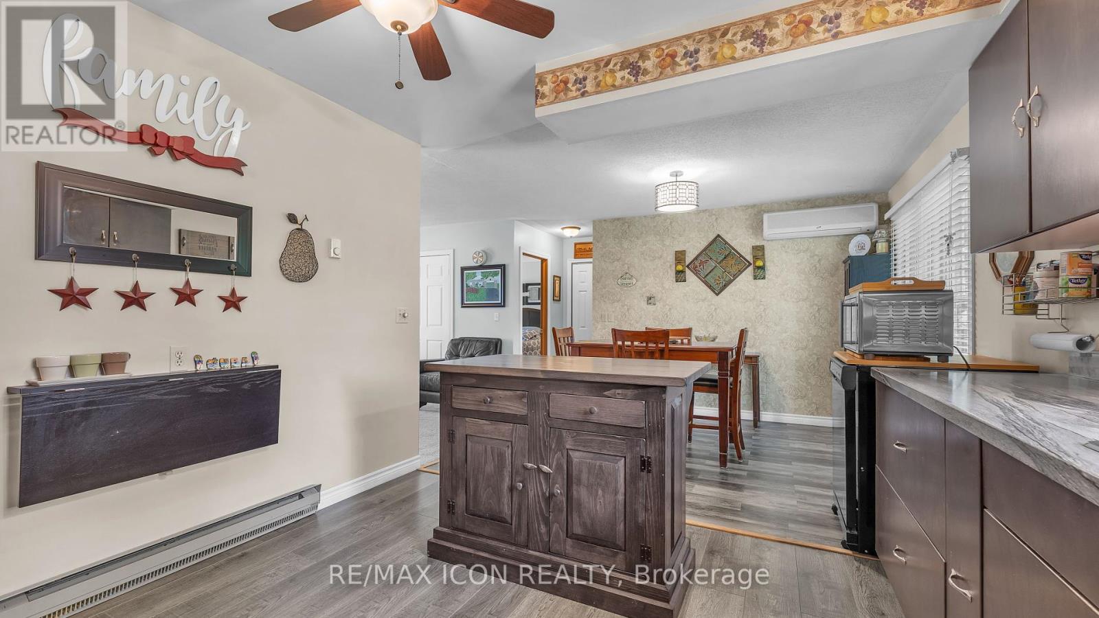 Single Family House Bungalow for Sale in  BETHANY STREET N North Middlesex (Parkhill) 