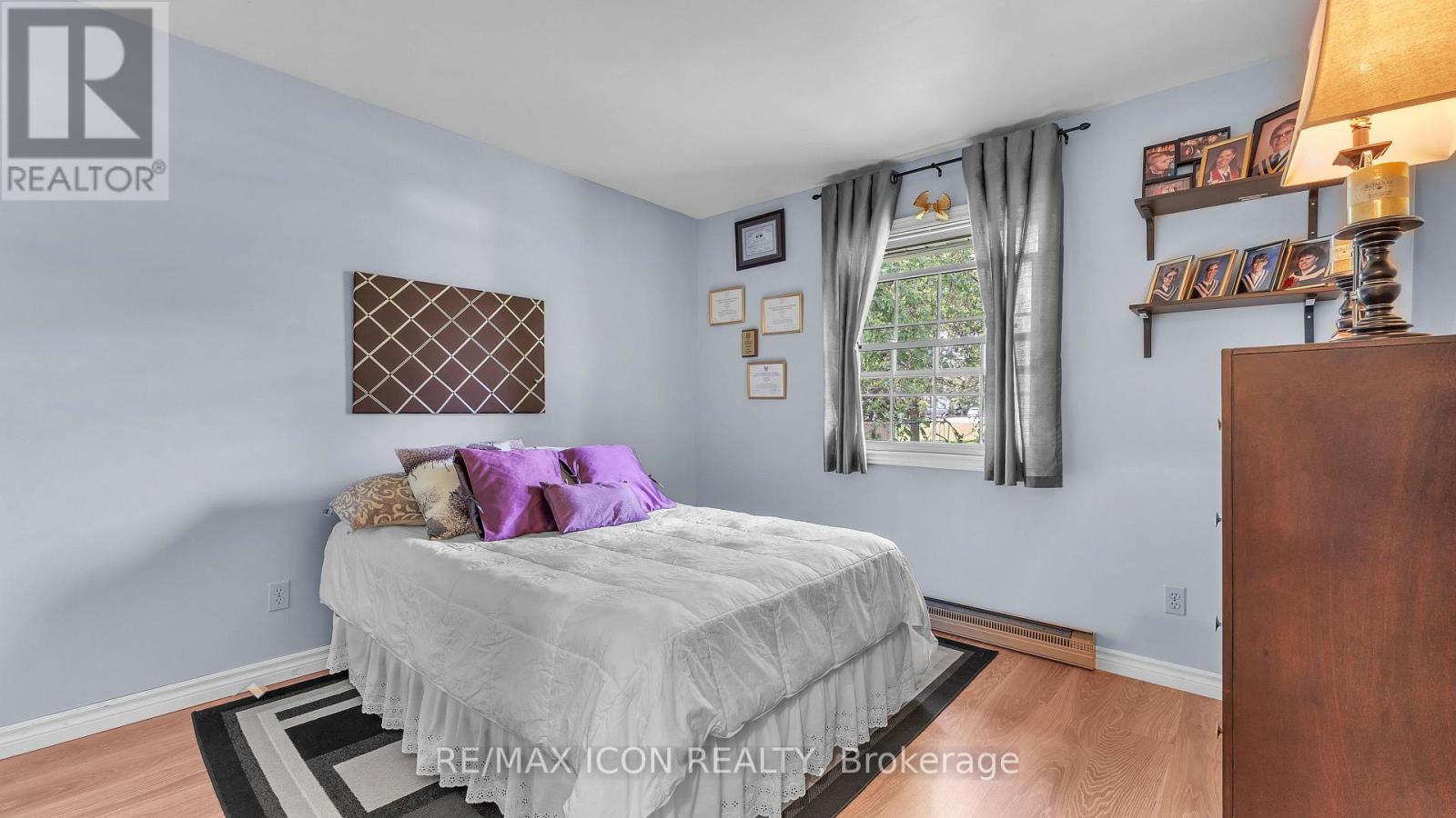 Single Family House Bungalow for Sale in  BETHANY STREET N North Middlesex (Parkhill) 