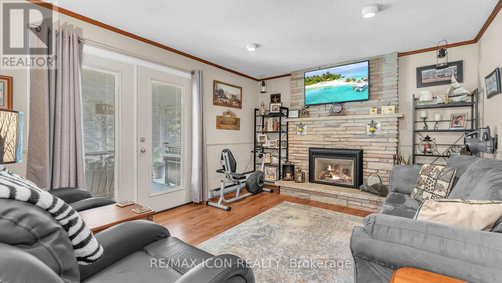 Single Family House Bungalow for Sale in  BETHANY STREET N North Middlesex (Parkhill) 