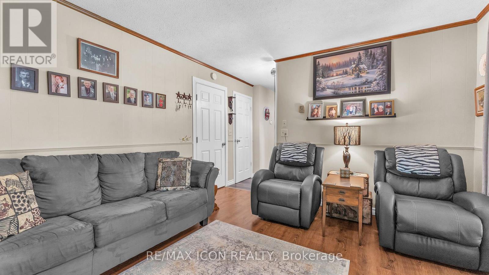 Single Family House Bungalow for Sale in  BETHANY STREET N North Middlesex (Parkhill) 