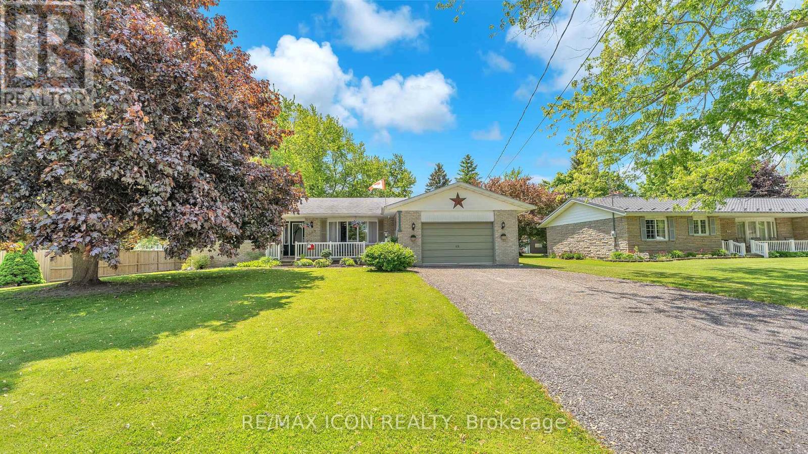 Single Family House Bungalow for Sale in  BETHANY STREET N North Middlesex (Parkhill) 