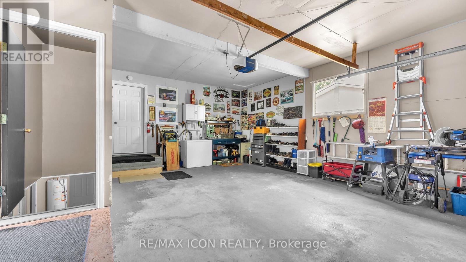 Single Family House Bungalow for Sale in  BETHANY STREET N North Middlesex (Parkhill) 