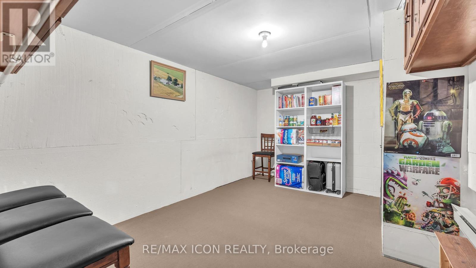 Single Family House Bungalow for Sale in  BETHANY STREET N North Middlesex (Parkhill) 