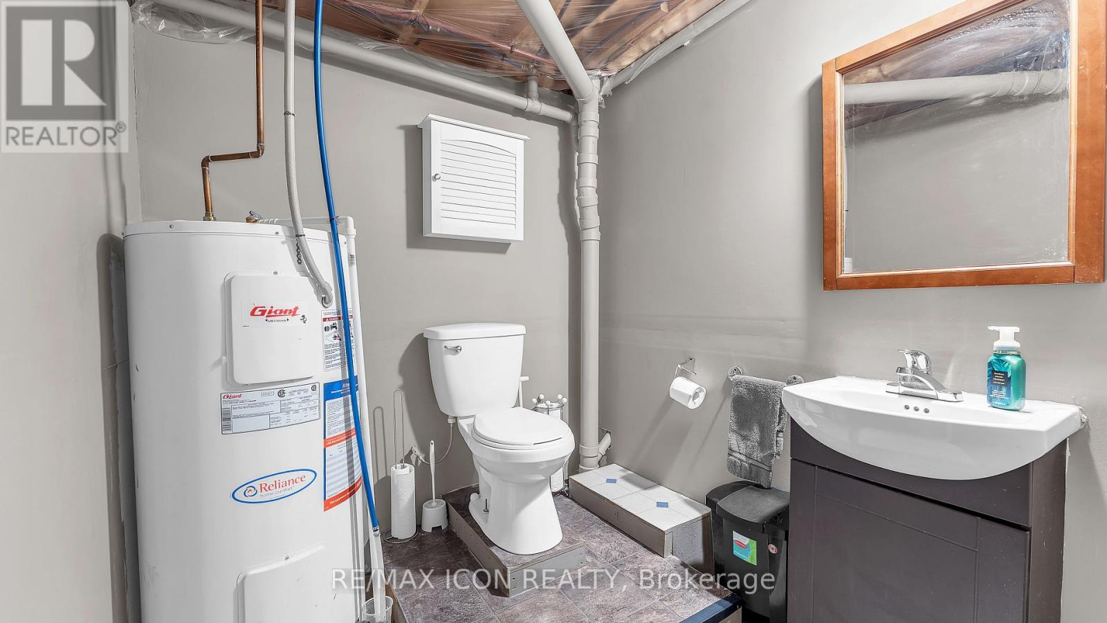 Single Family House Bungalow for Sale in  BETHANY STREET N North Middlesex (Parkhill) 
