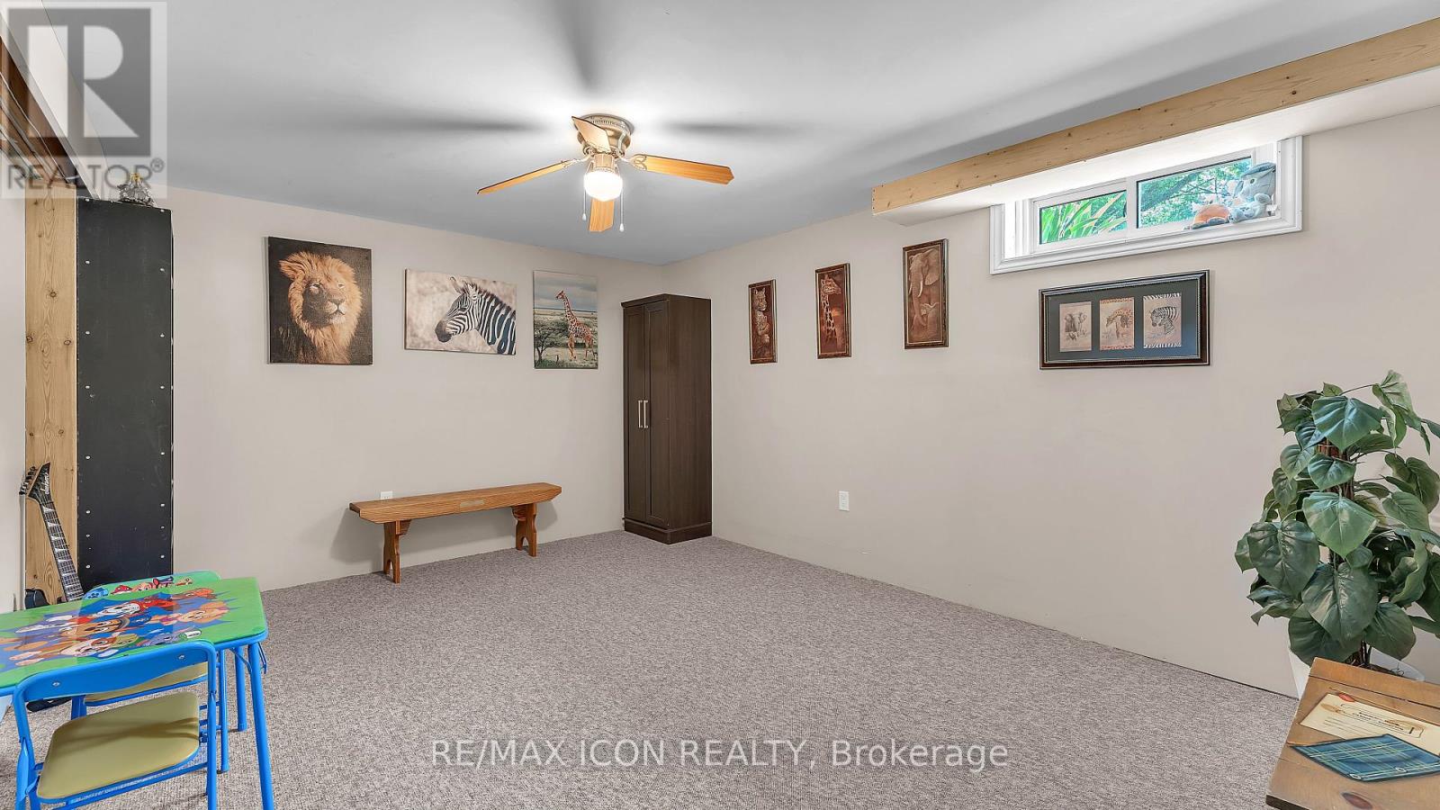 Single Family House Bungalow for Sale in  BETHANY STREET N North Middlesex (Parkhill) 