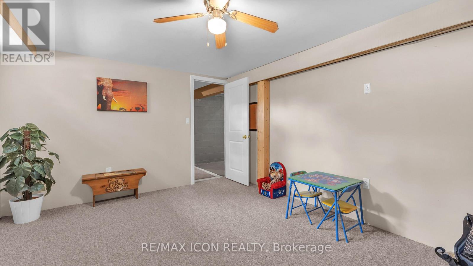 Single Family House Bungalow for Sale in  BETHANY STREET N North Middlesex (Parkhill) 