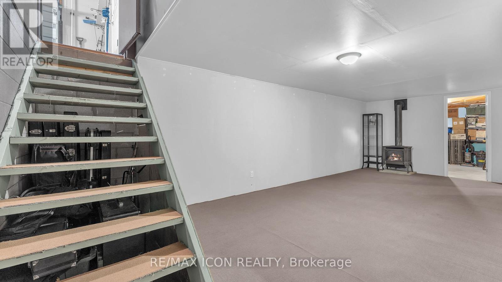 Single Family House Bungalow for Sale in  BETHANY STREET N North Middlesex (Parkhill) 