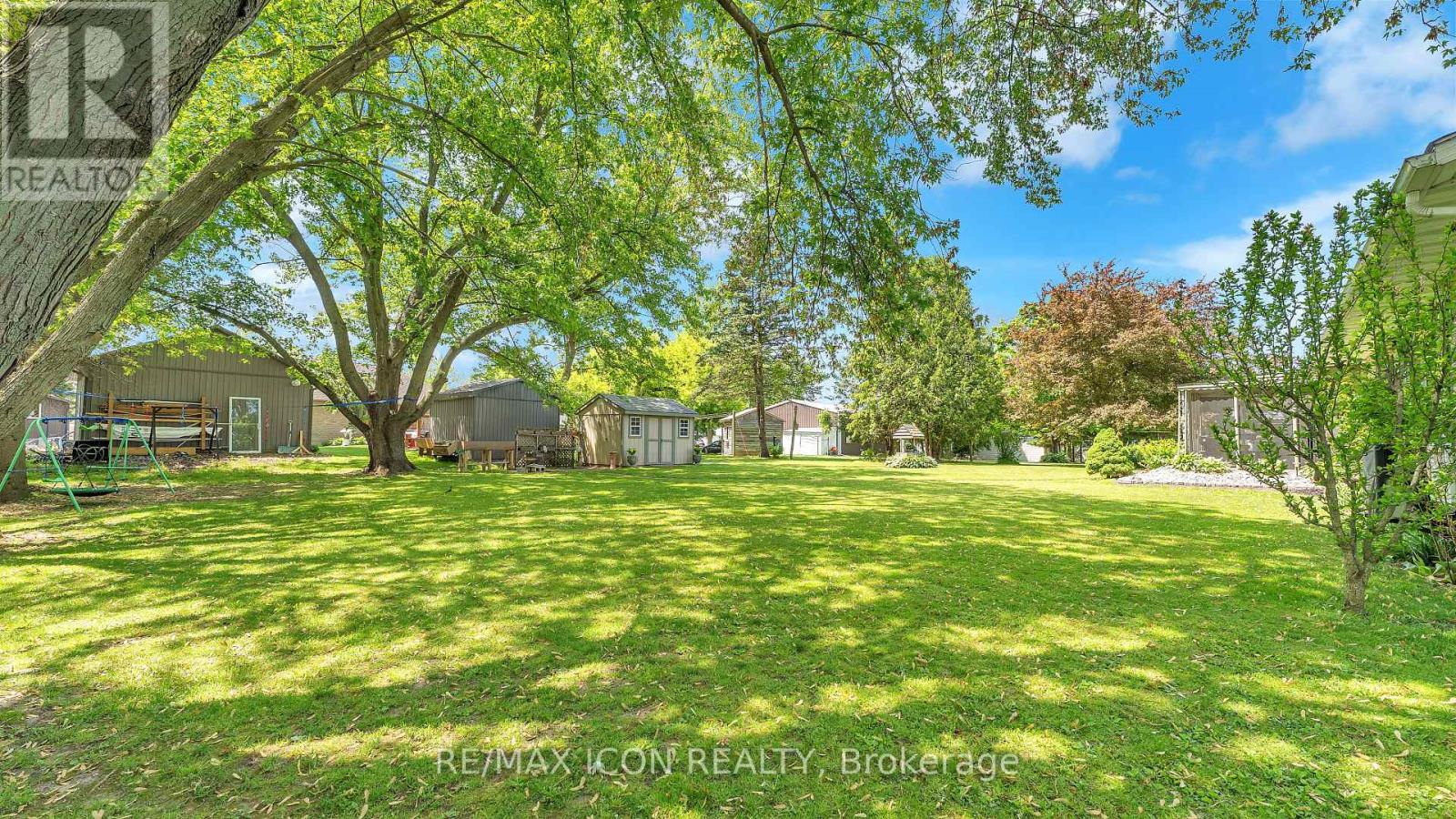Single Family House Bungalow for Sale in  BETHANY STREET N North Middlesex (Parkhill) 