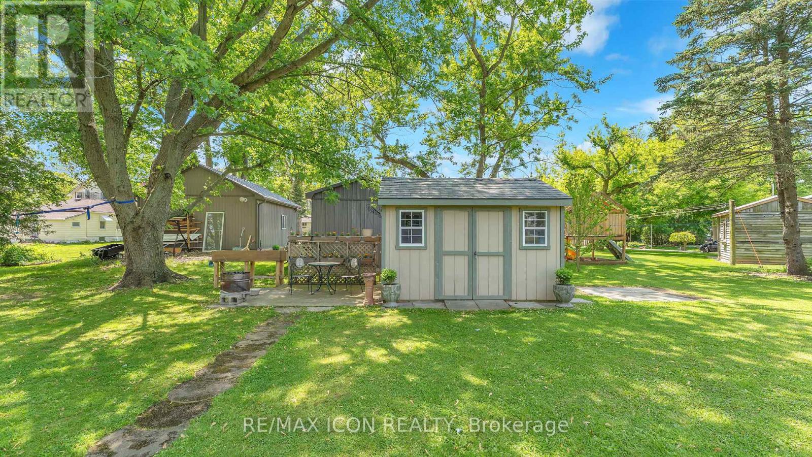 Single Family House Bungalow for Sale in  BETHANY STREET N North Middlesex (Parkhill) 