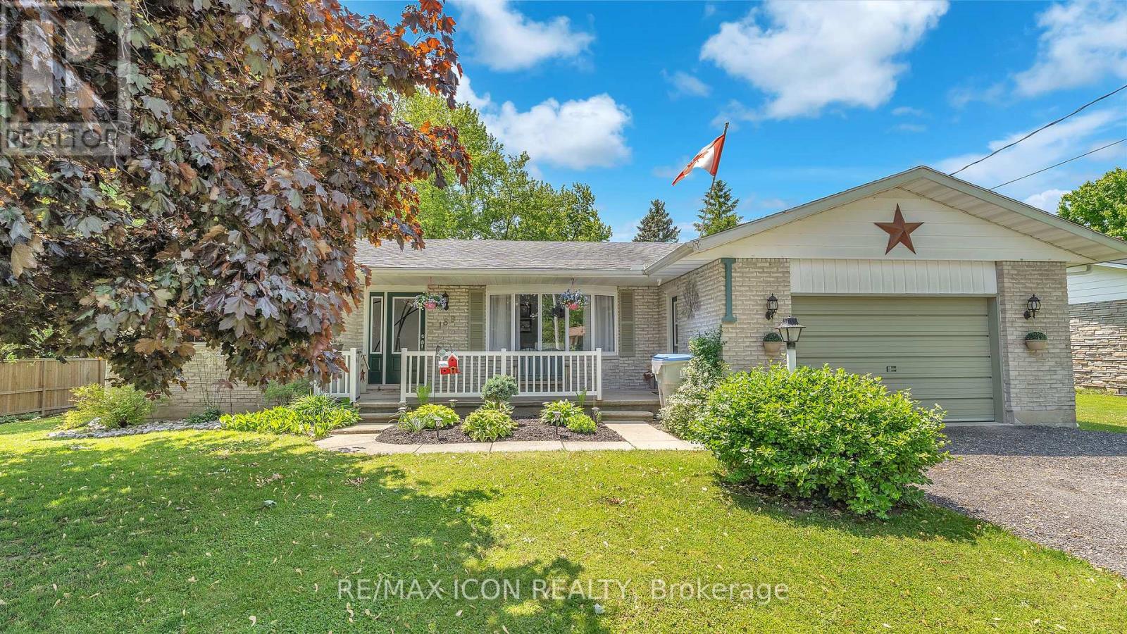 Single Family House Bungalow for Sale in  BETHANY STREET N North Middlesex (Parkhill) 