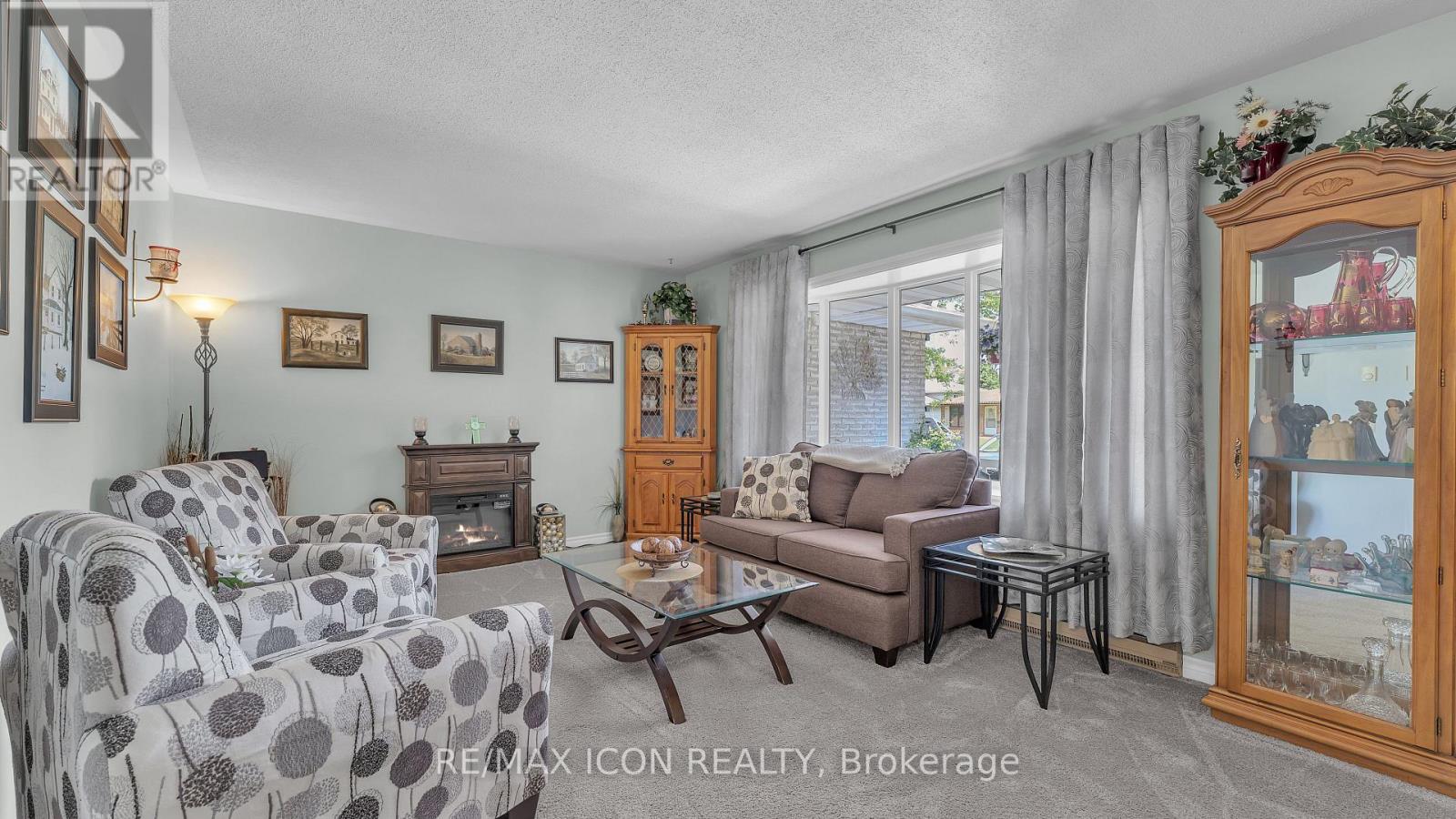 Single Family House Bungalow for Sale in  BETHANY STREET N North Middlesex (Parkhill) 