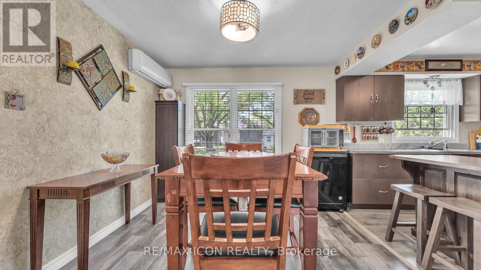 Single Family House Bungalow for Sale in  BETHANY STREET N North Middlesex (Parkhill) 