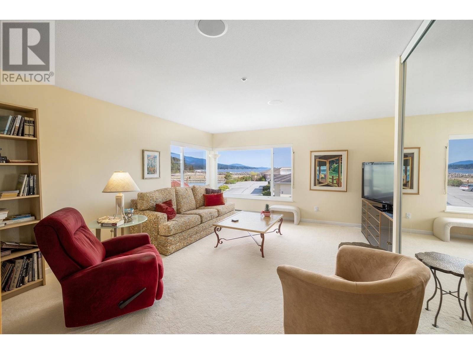 214 1585 FIELD ROAD, Sechelt