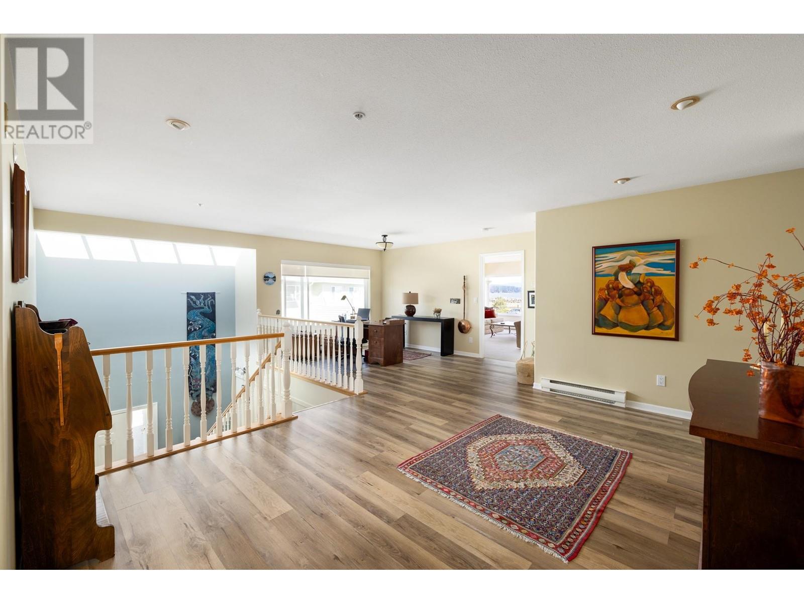 214 1585 FIELD ROAD, Sechelt