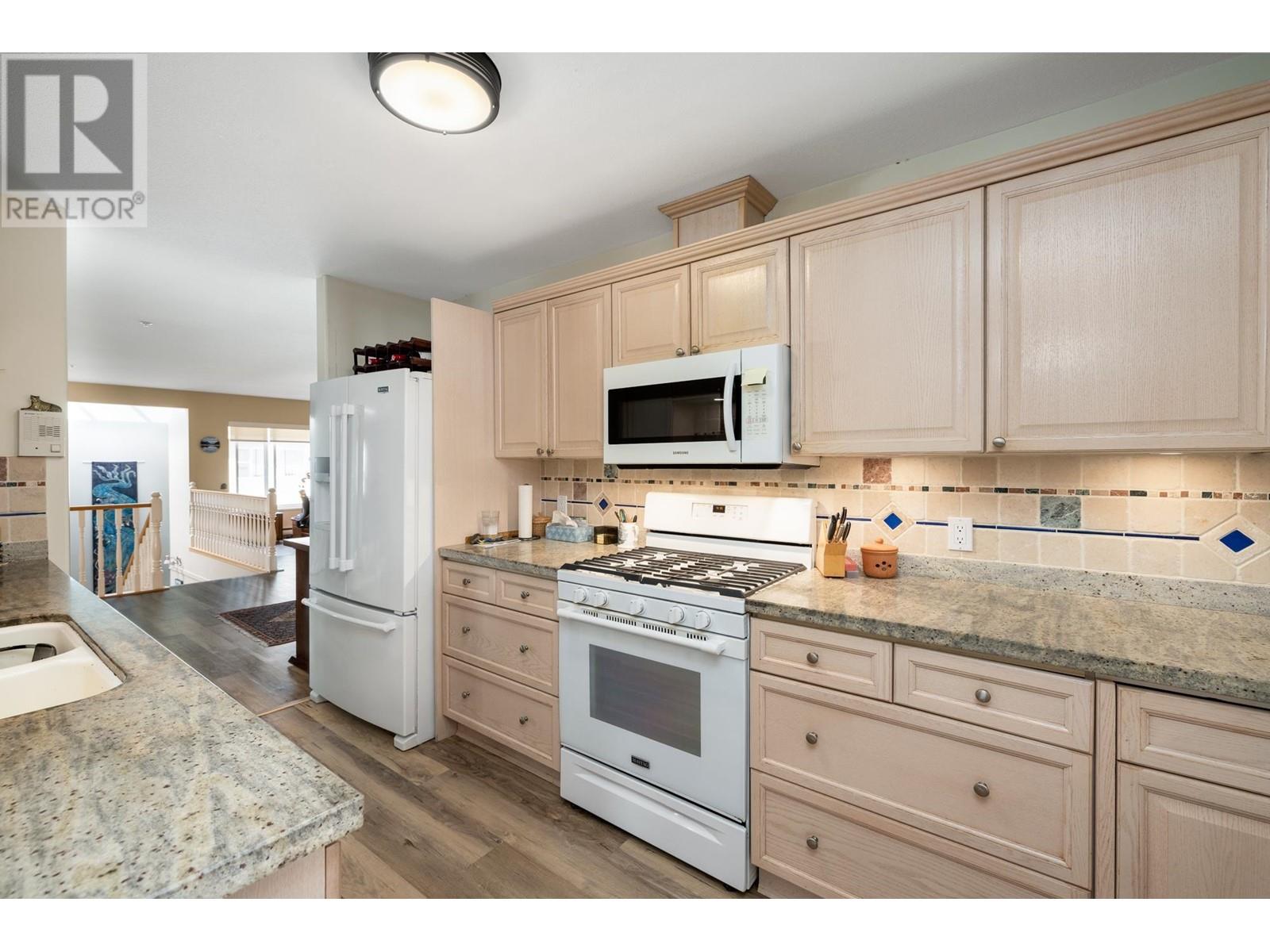 214 1585 FIELD ROAD, Sechelt