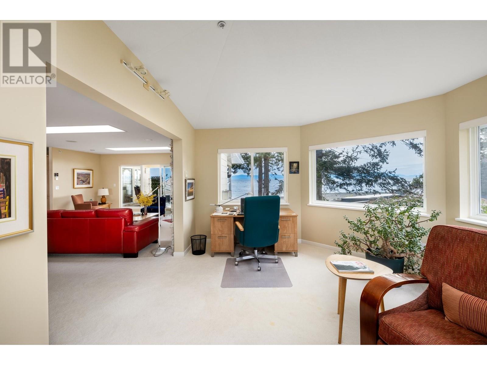 214 1585 FIELD ROAD, Sechelt