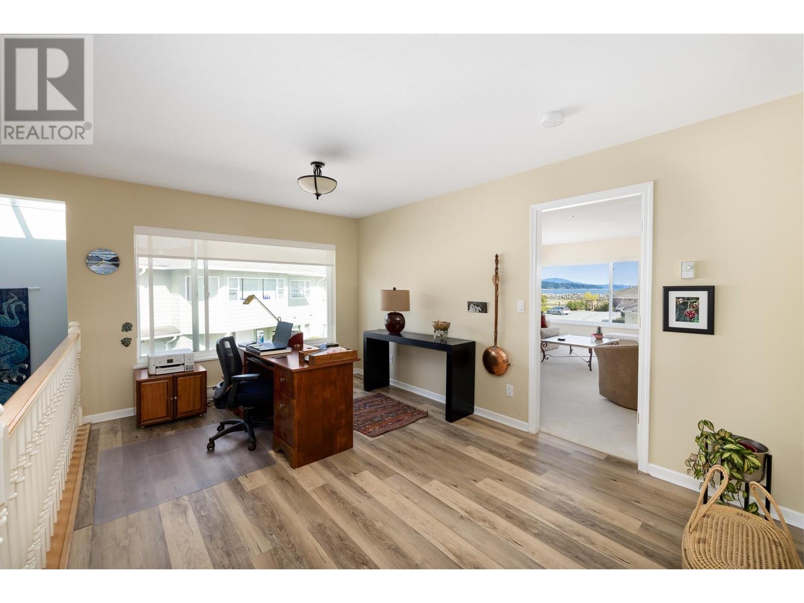 214 1585 FIELD ROAD, Sechelt
