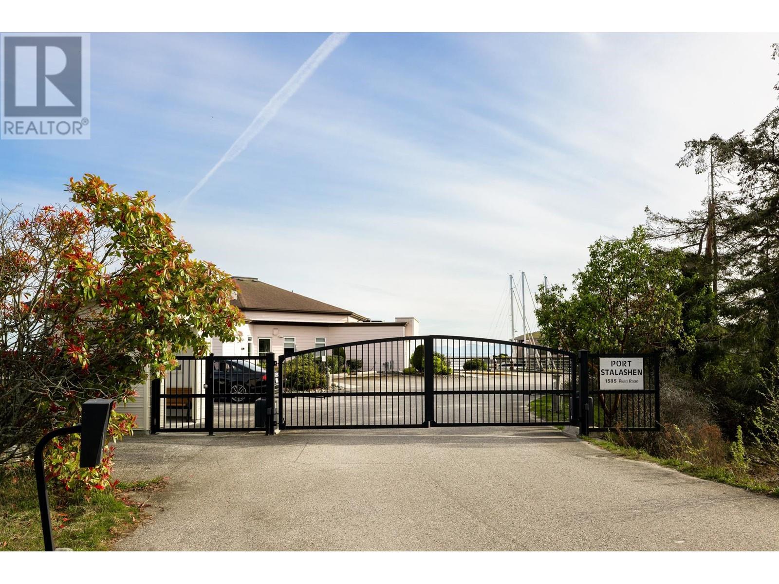 214 1585 FIELD ROAD, Sechelt