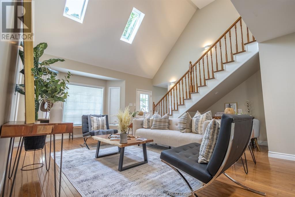 Photo 12 of 591 Old Tecumseh Road, Lakeshore ON
