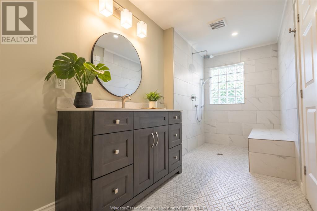 Photo 14 of 591 Old Tecumseh Road, Lakeshore ON